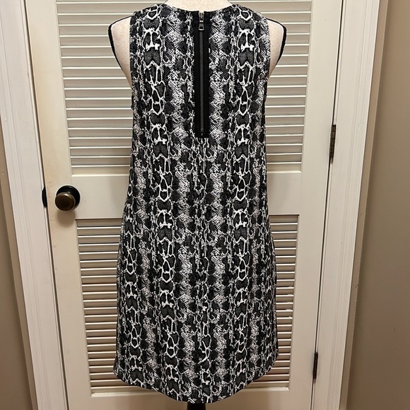48. Karen Kane Leopard Print Dress - Picture 6 of 12
